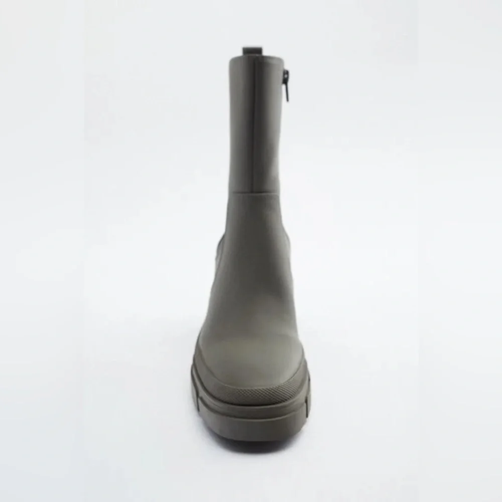 ZARA RUBBERIZED HEELED ANKLE‎ BOOTS